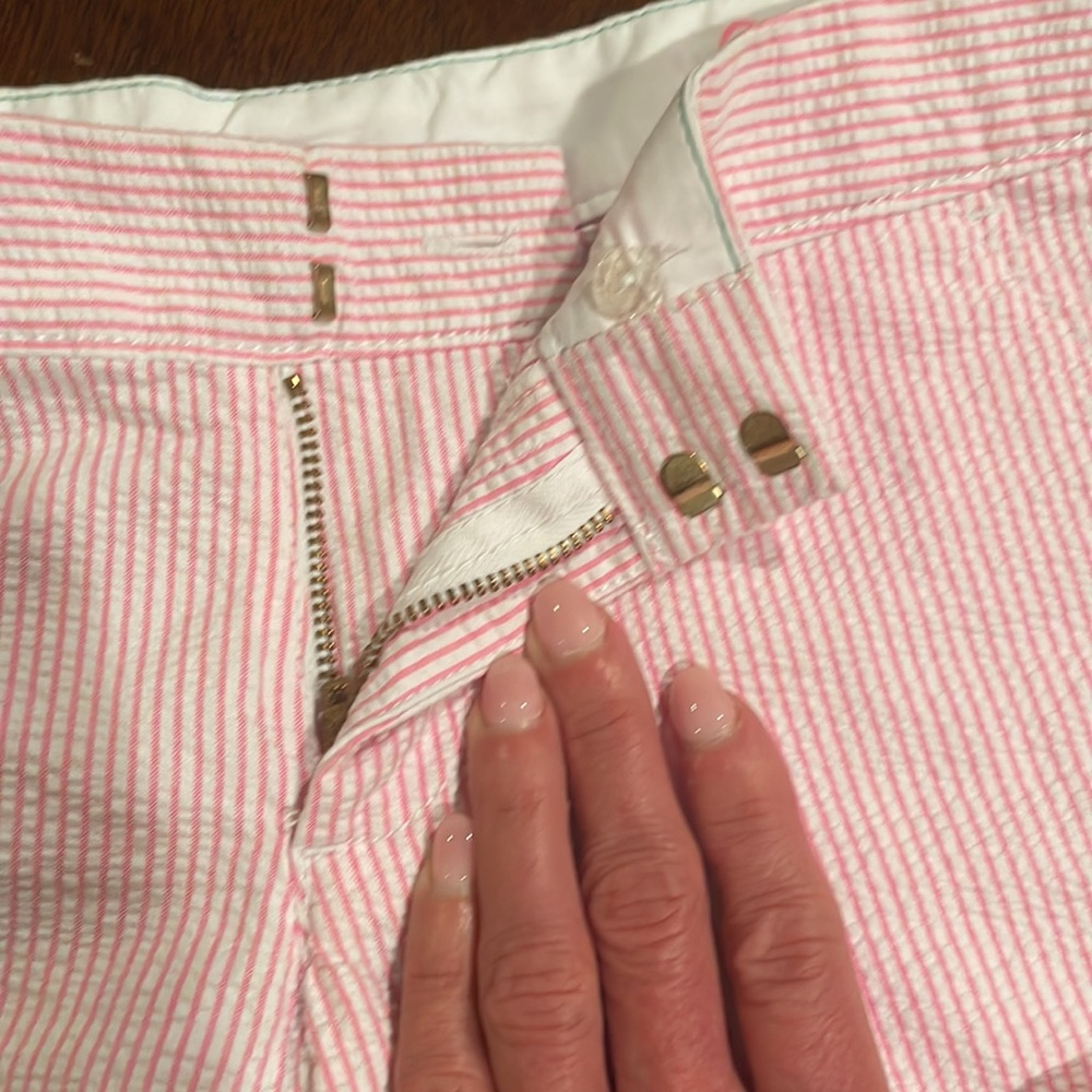 Lilly Pulitzer pink and white seersucker sz 00 buttercup shorts - Picture 4 of 5